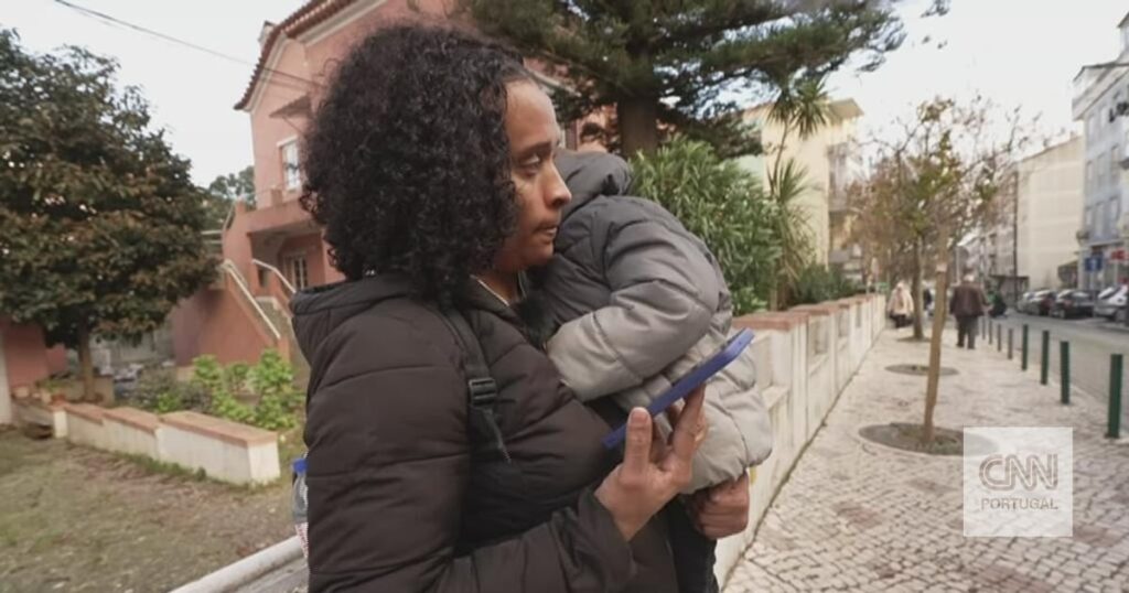 „Sie hat mich wie ein Tier aus ihrem Haus geworfen.“ Kein Vermieter akzeptiert Marisa und ihren vierjährigen Sohn „Sie hat mich wie ein Tier aus ihrem Haus geworfen.“ Kein Vermieter akzeptiert Marisa und ihren vierjährigen Sohn