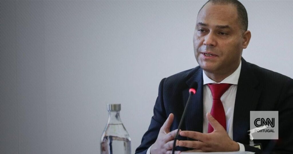 Novo Banco: Administrator nutzt Ehefrau und Fahrer, um von der Regierung Guinea-Bissau veruntreutes Vermögen zu waschen Novo Banco: Administrator nutzt Ehefrau und Fahrer, um von der Regierung Guinea-Bissau veruntreutes Vermögen zu waschen