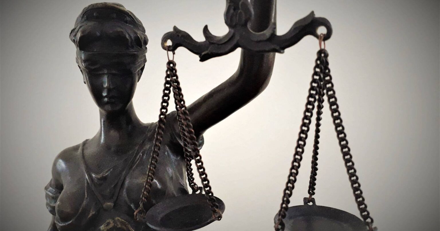 Bezahlt 25 R$ pro sexueller Handlung: Richterberater wird beschuldigt, sechs Minderjährige prostituiert zu haben Bezahlt 25 R$ pro sexueller Handlung: Richterberater wird beschuldigt, sechs Minderjährige prostituiert zu haben