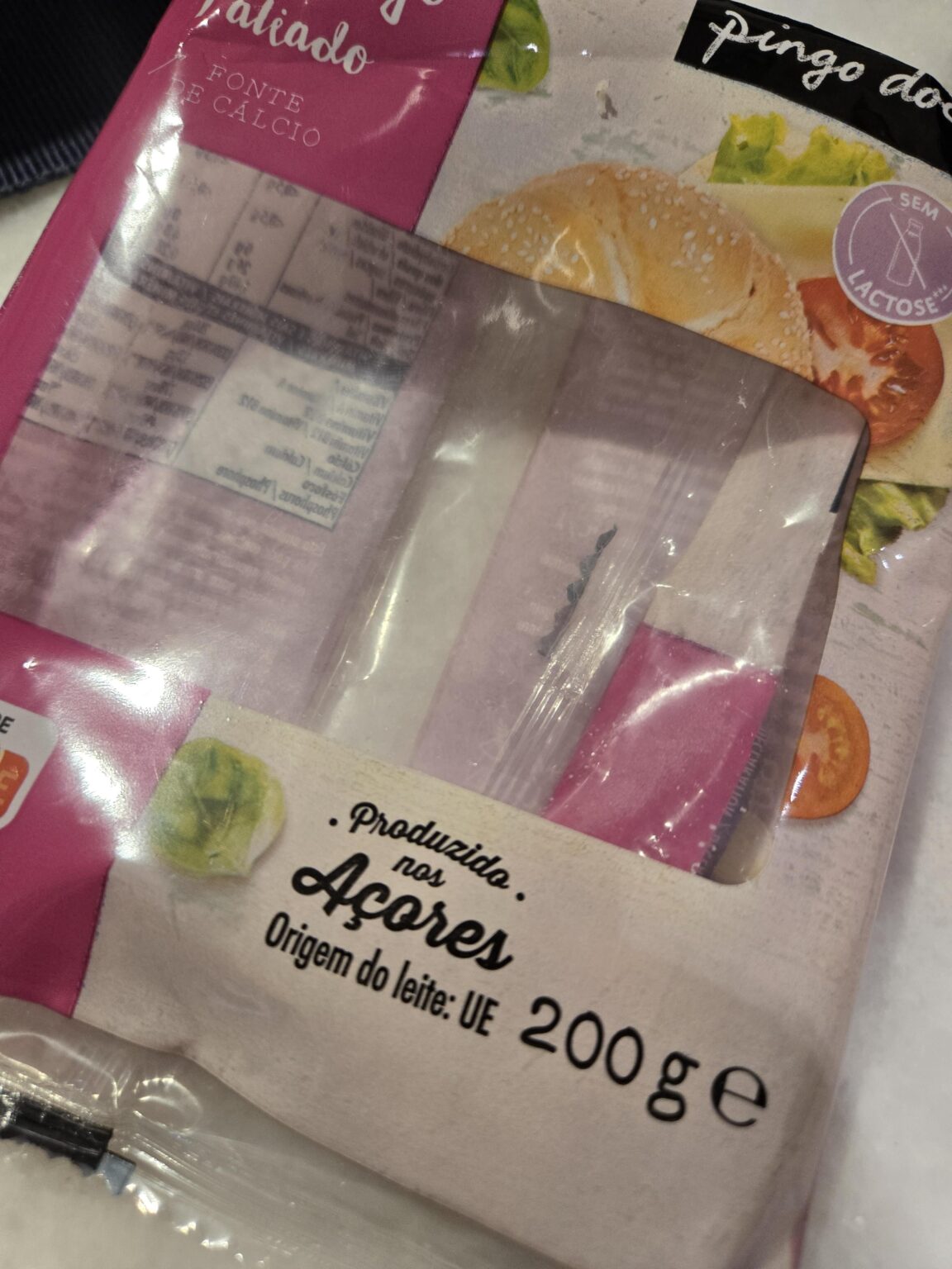 Pingo Doce nutzt die Marke Açores, um Milchprodukte zu verkaufen, die nicht von den Azoren stammen. Bin ich der Einzige, der das für einen Betrug hält? #cancelpingodoce