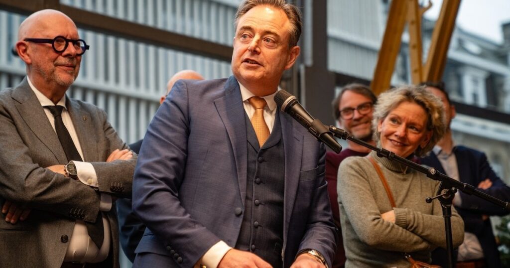Mit endloser Kumulation aller Arten von sozialen Vorteilen wie Lebensunterhalt und Energierabatt gemacht: „Warum sollten Sie noch arbeiten?“ Mit endloser Kumulation aller Arten von sozialen Vorteilen wie Lebensunterhalt und Energierabatt gemacht: "Warum sollten Sie noch arbeiten?"