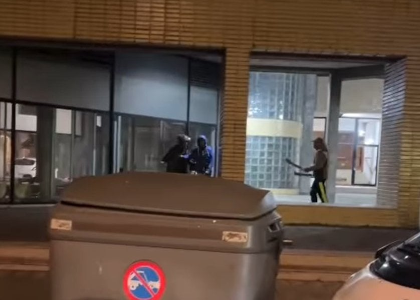 In Porto werden zwei junge Menschen mit Macheten angegriffen