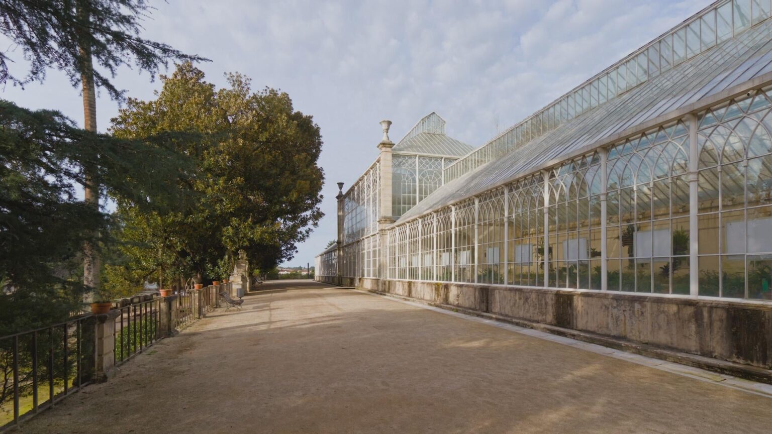 Tropisches Gewächshaus im Botanischen Garten der Universität Coimbra