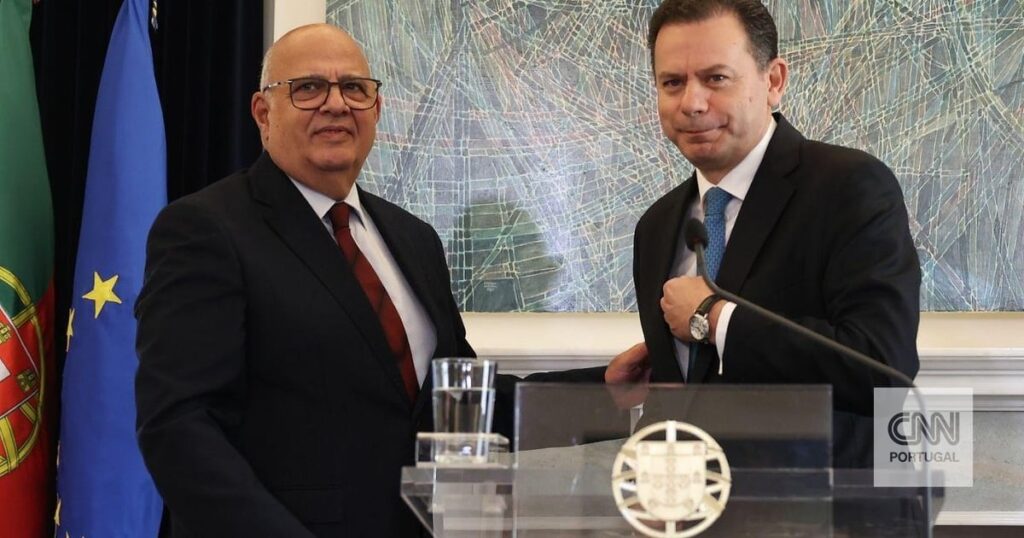 Der neue Generalsekretär der Regierung wird das Einkommen auf 6.000 Euro senken. Montenegro sagt, dass Costa Neves „für die Arbeit bezahlt“ Der neue Generalsekretär der Regierung wird das Einkommen auf 6.000 Euro senken. Montenegro sagt, dass Costa Neves „für die Arbeit bezahlt“