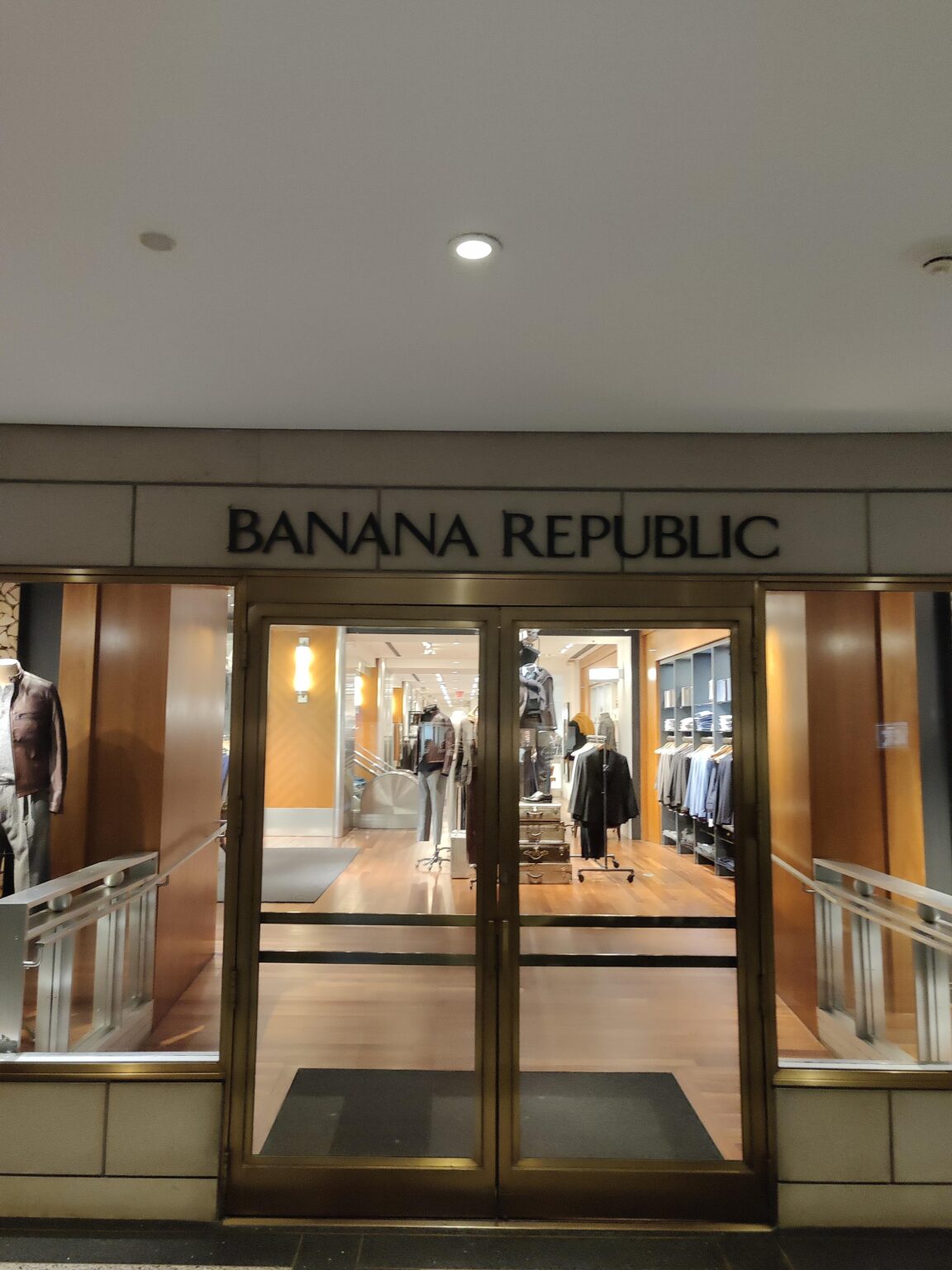 Hab die österreichische Botschaft in New York gefunden