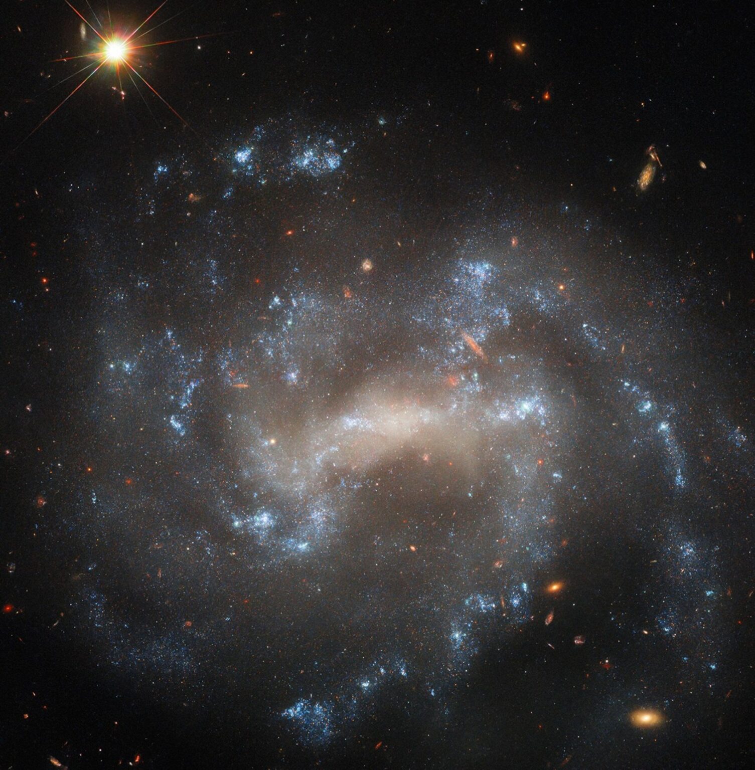 Hubble spioniert eine Spirale aus, die einen Betrüger verbergen kann