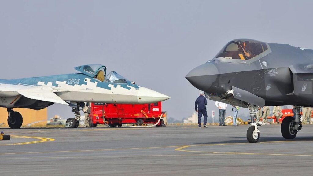 F-35 und SU-57 sehen sich in Indien aus