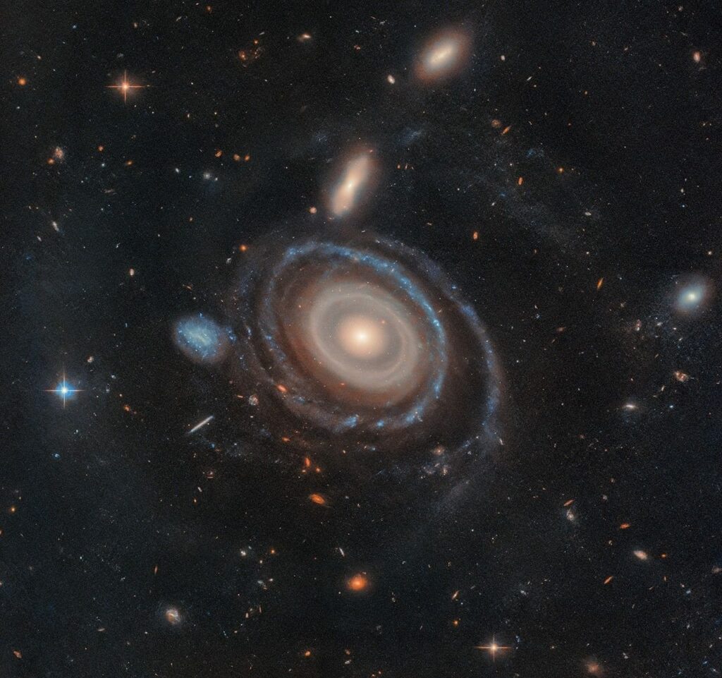 Hubble sieht Galaxie mit neun Ringen an