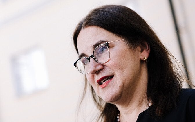 PAKOSTA: Um Estnisch zu halten, müssen wir den künstlichen Riesen kostenlosen Inhalten geben