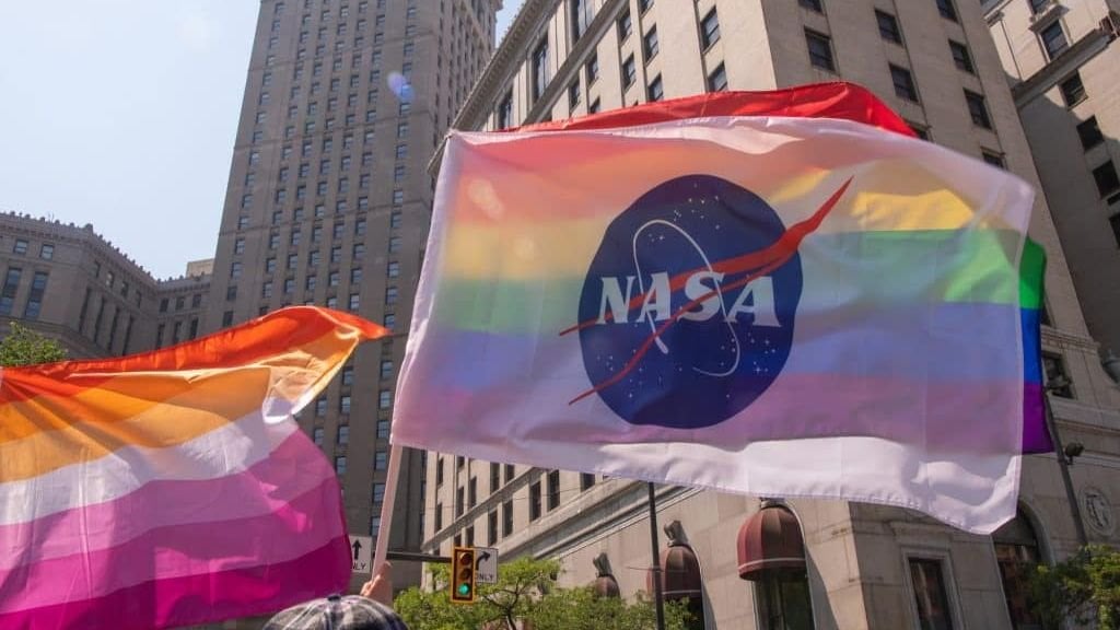 Die NASA bestellt den Mitarbeitern, LGBTQ -Symbole zu entfernen