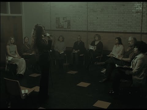 Hallo, ich bin ein unabhängiger portugiesischer Künstler und habe gerade meinen neuen Cancao "Was, wenn nicht die Familie?" Produziert von mir und Dave Maclean (Django Django). Sag was du denkst :)