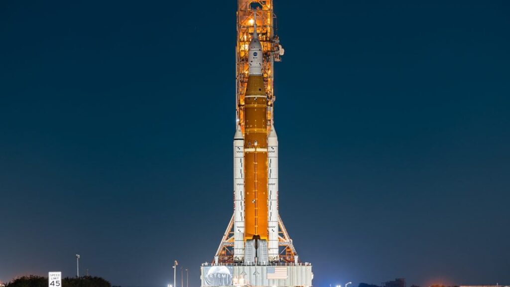 Boeing hat seinen Mitarbeitern mitgeteilt, dass die NASA SLS -Verträge kündigen kann