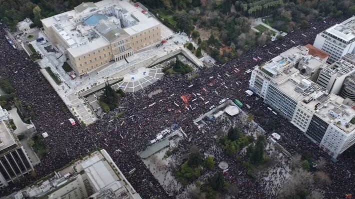 Schockierende Bilder aus der 902.GR -Drohne - Alle Athen waren eine Demonstration (Video)
