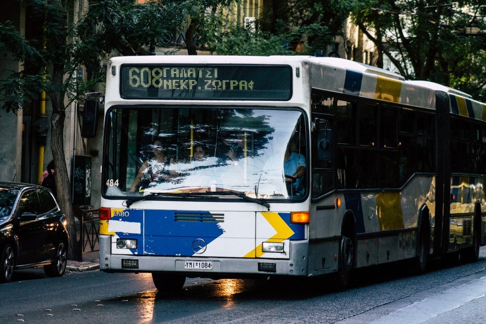 Die Busse, die am Freitag (Athen - Attika) betrieben werden.