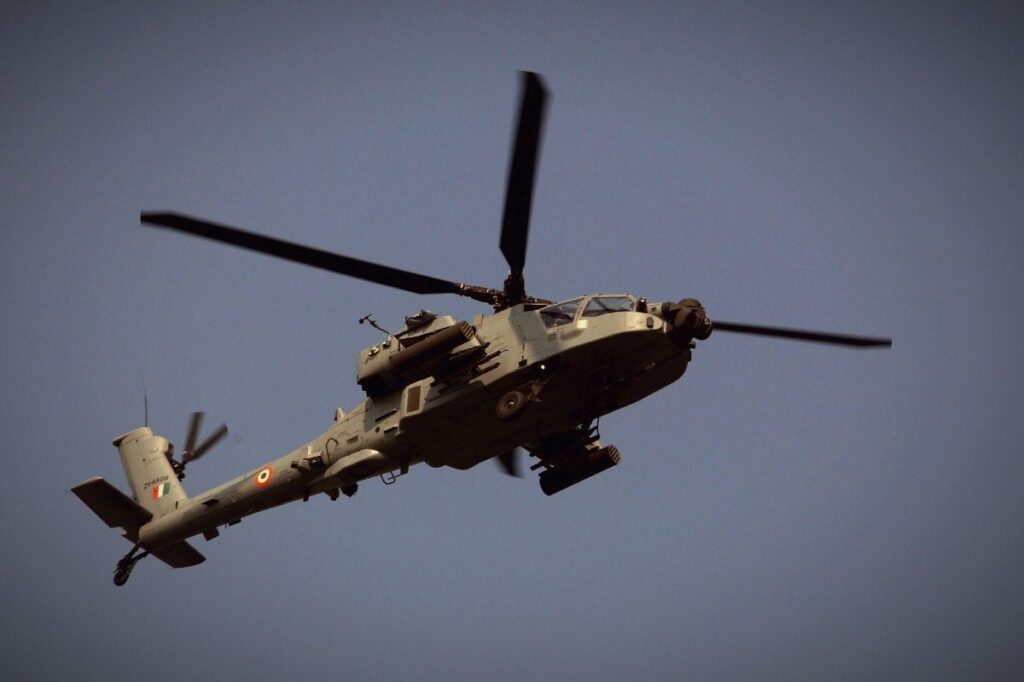 Biden admin verzögert Apache -Lieferungen nach Indien?