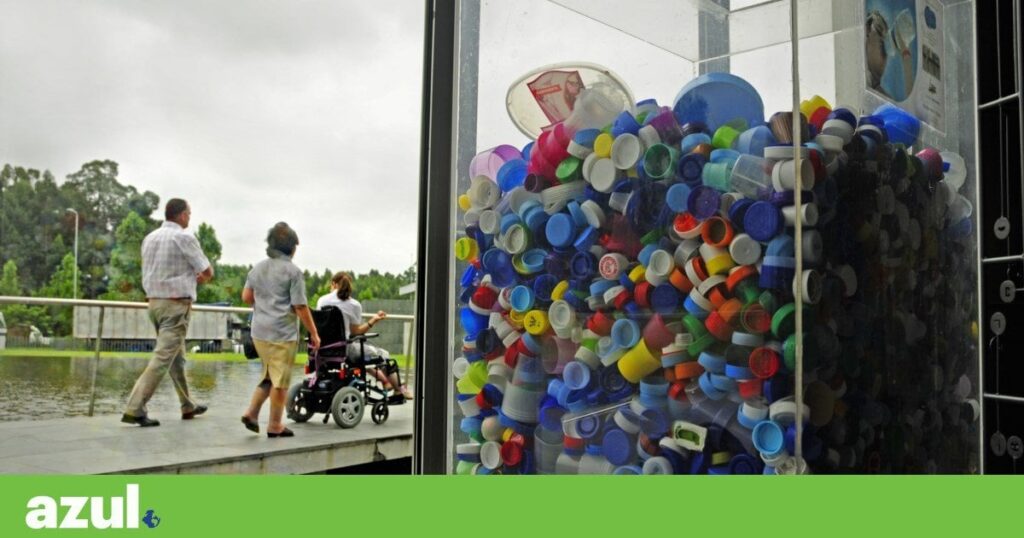 Ist es das Ende einer Ära? Kappen, die an Plastikflaschen befestigt sind, führen zum Ende der Kappen