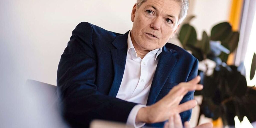 Forschungsarbeiten nur noch auf Deutsch? WU-Rektor hält Idee für „völlig verfehlt“ und gefährlich Forschungsarbeiten nur noch auf Deutsch? WU-Rektor hält Idee für "völlig verfehlt" und gefährlich