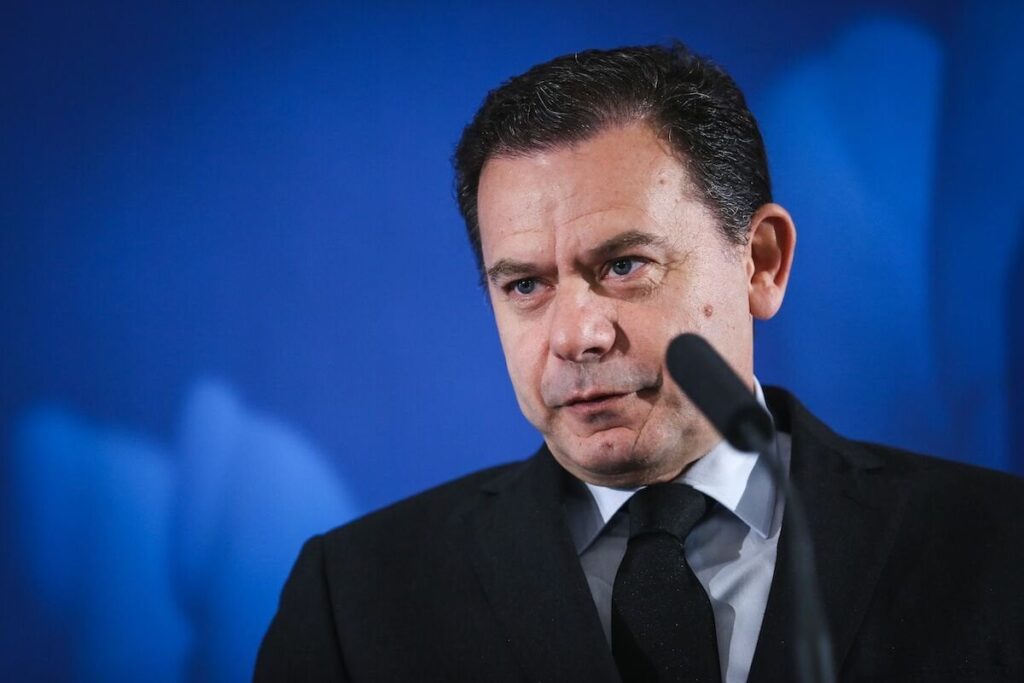 Der Verkauf von Montenegro von Firmenquoten an Frau ist NULL. Es ist vom CIV -Code verboten