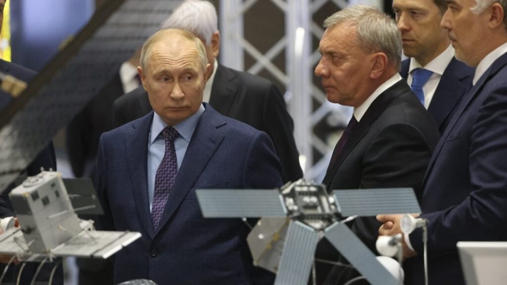 Nachdem Putin Russlands Weltraumchef entlassen hat, läuft die Gerüchteküche rot Heiße
