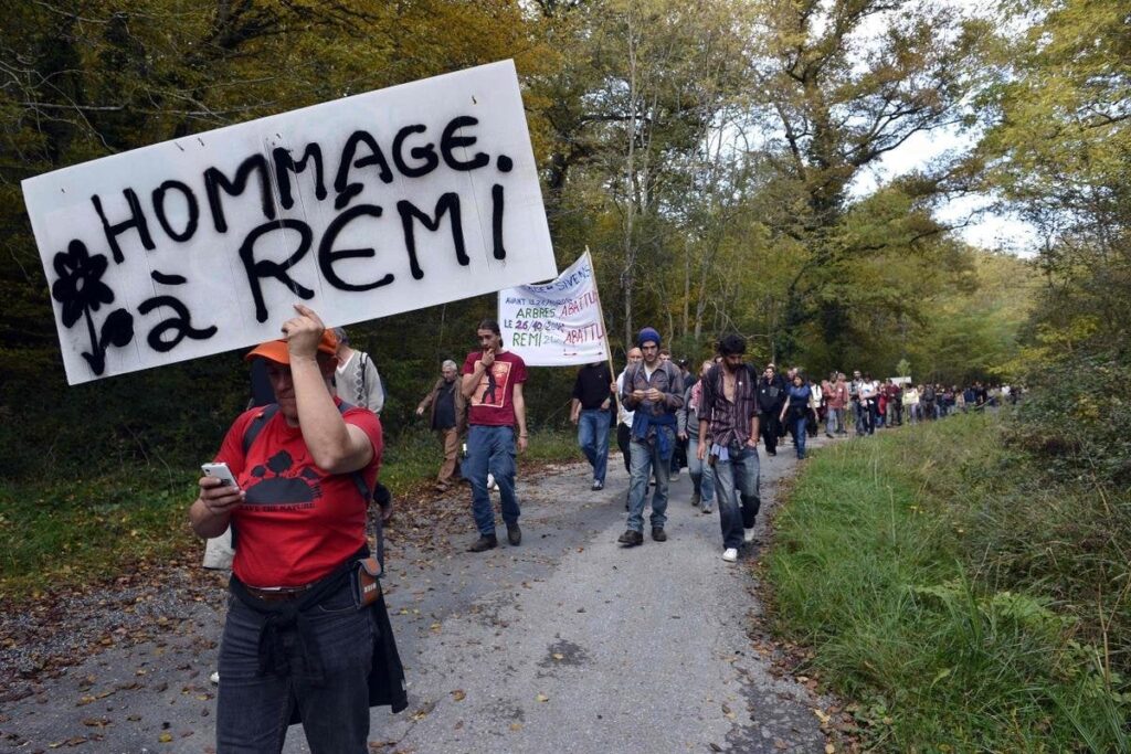 Tod von Rémi Fraisse: Die EMRK verurteilt Frankreich wegen Verstoßes gegen das Recht auf Leben Tod von Rémi Fraisse: Die EMRK verurteilt Frankreich wegen Verstoßes gegen das Recht auf Leben