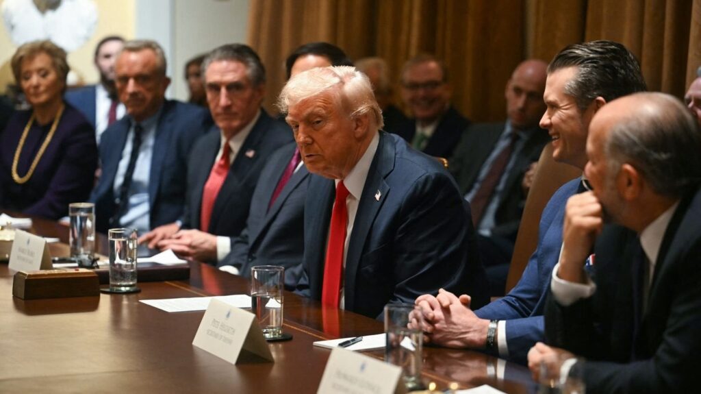 Zollaufgaben: Donald Trump kündigt an, dass europäische Produkte "bald" mit 25% besteuert werden werden