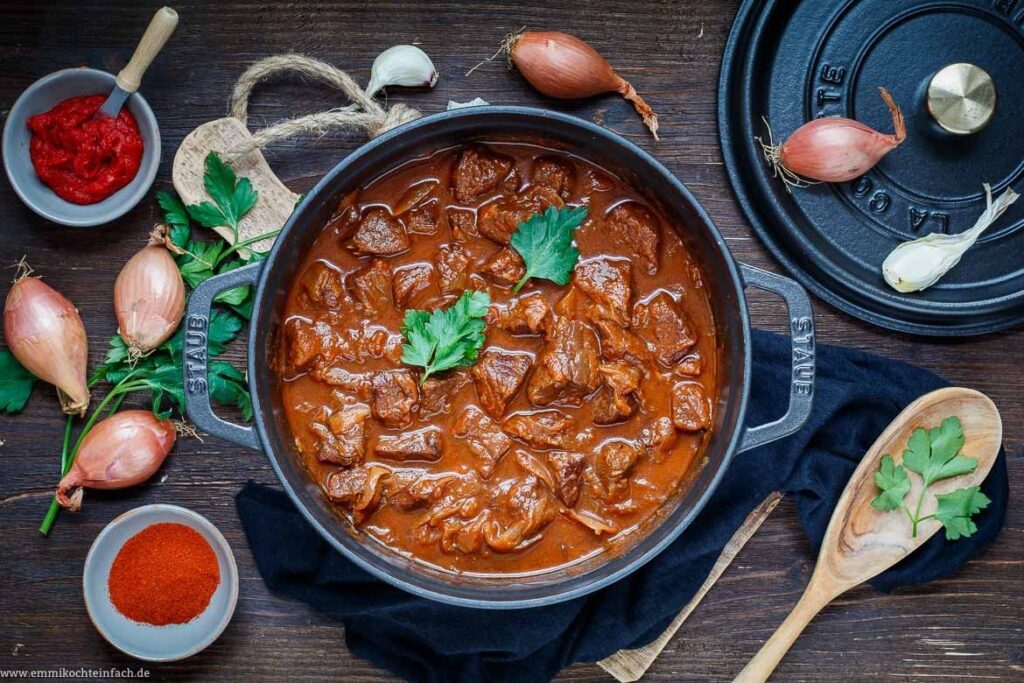 Rindergulasch nach 2,5 Stunden schmoren noch zäh