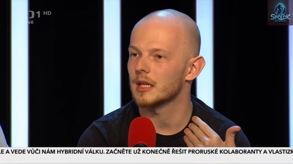 Stürme Debatte mit Friedensstiftern über die Ukraine, wo Russisch und Ukrainer russische Aggression nachdrücklich kritisieren.