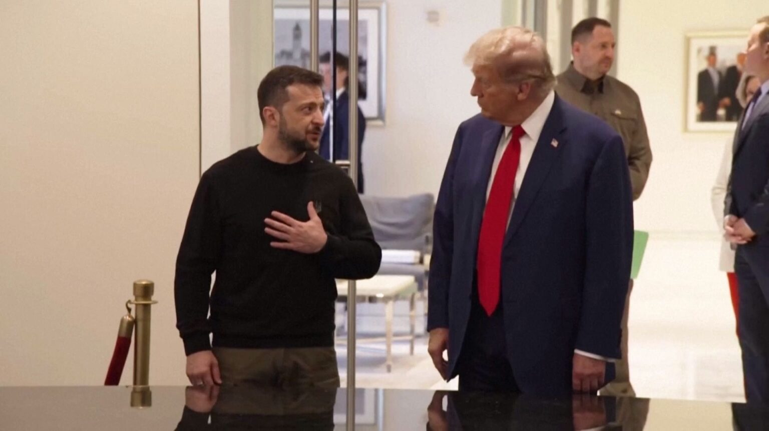Warum sammelt Trump Zelensky an? Warum sammelt Trump Zelensky an?