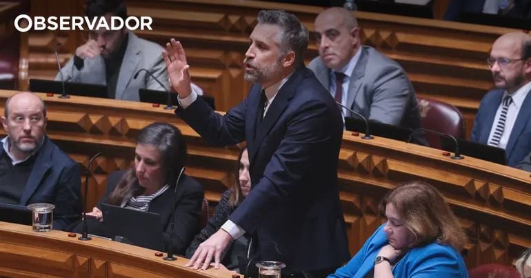 Pedro Nuno Santos gibt an, dass die Ankunft seine Moral verloren hat, um seinen Finger auf jeden zu verweisen