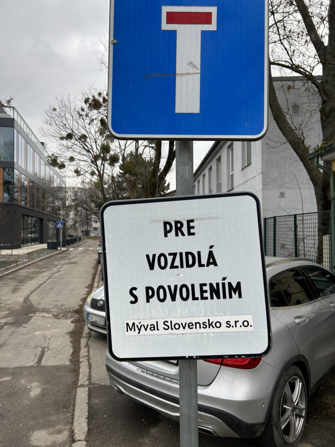 Ist das legitim reservierte private Parkplätze? Ist das legitim reservierte private Parkplätze?