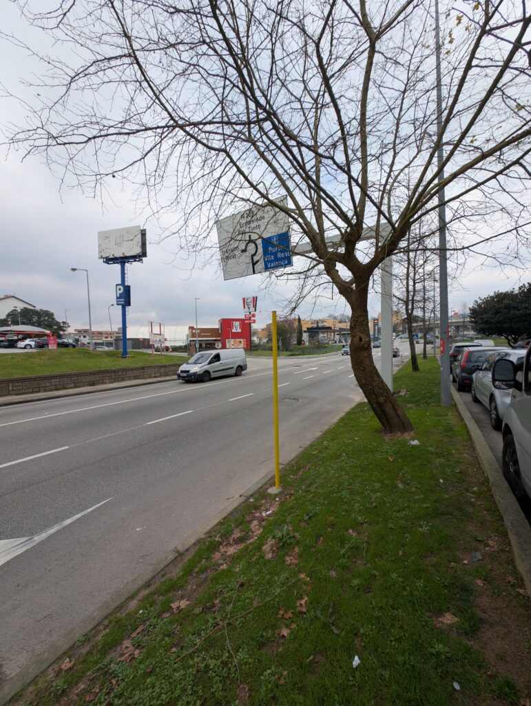 In Ermesine beschlossen sie, eine United -Bushaltestelle ohne Spaziergang auf eine Straße zu platzieren, noch vor dem Autobahneingang. Neben Bauern, der Verwirrung und dem üblichen Verkehr in diesem Bereich, weil der Bus zum Kreisverkehr und nicht zur Autobahn geht. In Ermesine beschlossen sie, eine United -Bushaltestelle ohne Spaziergang auf eine Straße zu platzieren, noch vor dem Autobahneingang. Neben Bauern, der Verwirrung und dem üblichen Verkehr in diesem Bereich, weil der Bus zum Kreisverkehr und nicht zur Autobahn geht.