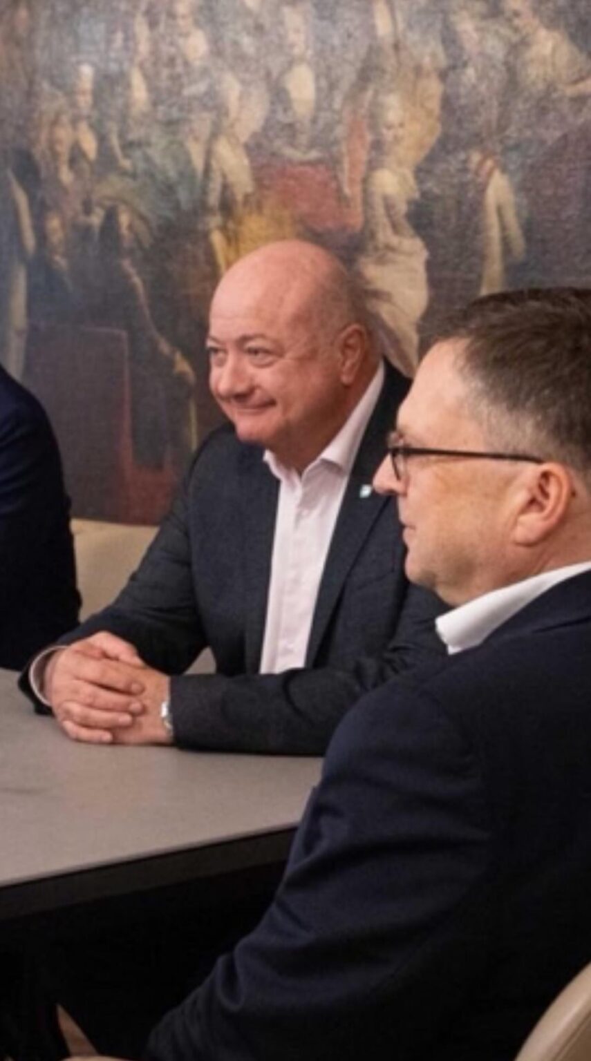 Der VDB Account hat Bilder von den Treffen mit den Parteispitzen gepostet. Aufgabe des Fotographen war anscheinend, alle gleich ungut abzulichten: