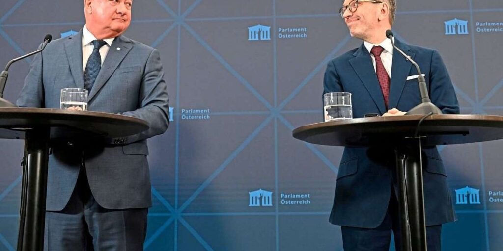 Kickl und Stocker werden beide in der Hofburg erwartet Kickl und Stocker werden beide in der Hofburg erwartet
