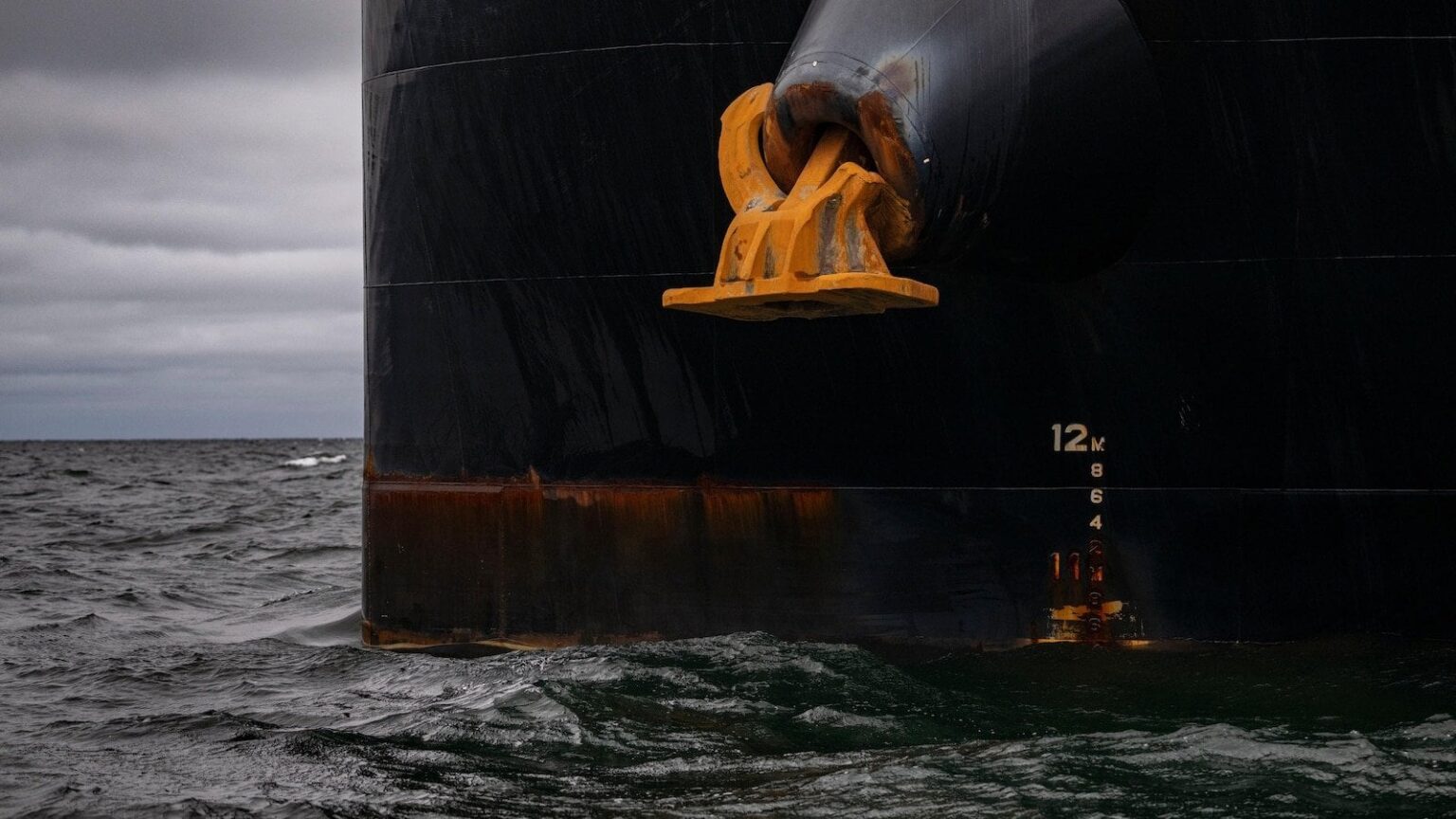 Schweden schließt die Sabotage im baltischen Unterwasserdatenkabelbruch aus und veröffentlicht ein Schiff