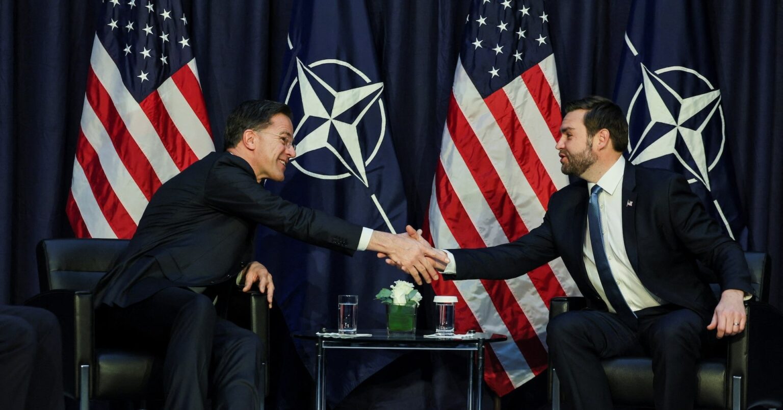Warum sollte sich die USA mit Russland, Indien und China aufstellen und die EU oder die NATO hinter sich lassen? Warum sollte ihr Militär zustimmen?