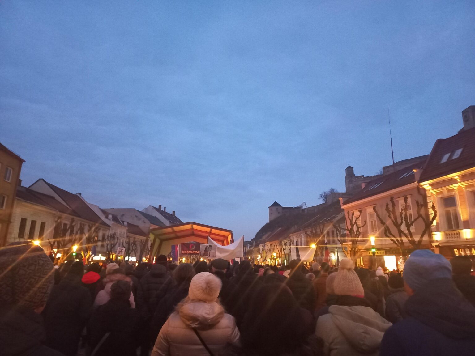 Was, wie hast du du? Lassen Sie uns Fotos vom Platz teilen