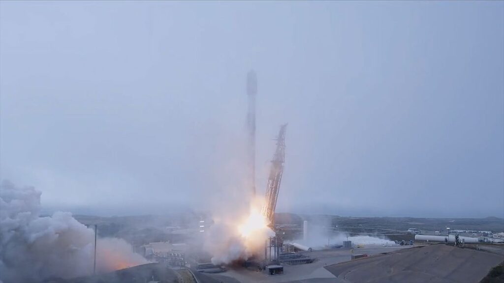 SpaceX Falcon 9 Rocket Debrin erzeugt dramatische Feuerball über Europa, stürzt in Polen ab (Video)