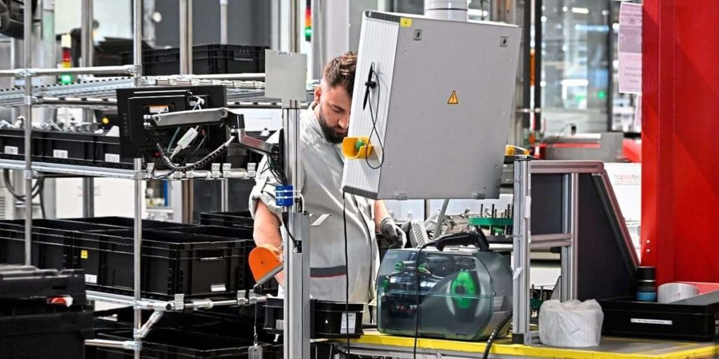 Nirgendwo in der Eurozone schrumpft die Industrieproduktion so stark wie in Österreich Nirgendwo in der Eurozone schrumpft die Industrieproduktion so stark wie in Österreich