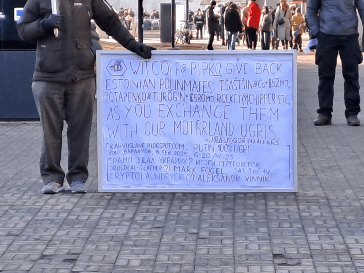 Kurz nach der Parade in der Nähe des Freedom Square gesehen