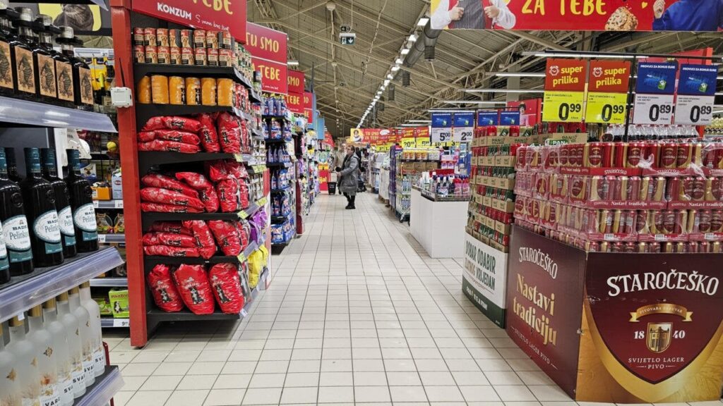 Booten zum Einkaufen in Crocácy Booten zum Einkaufen in Crocácy