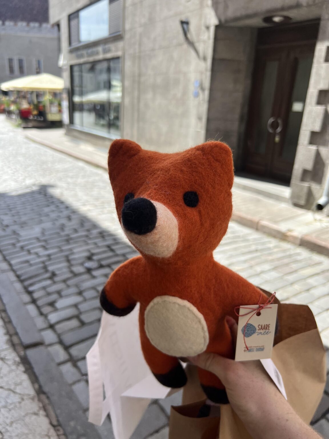 Wo finden Sie diese Filztiere online? Ich weiß, dass sie in einigen Geschäften und am Flughafen verkauft werden, aber ich kann keine online finden :(