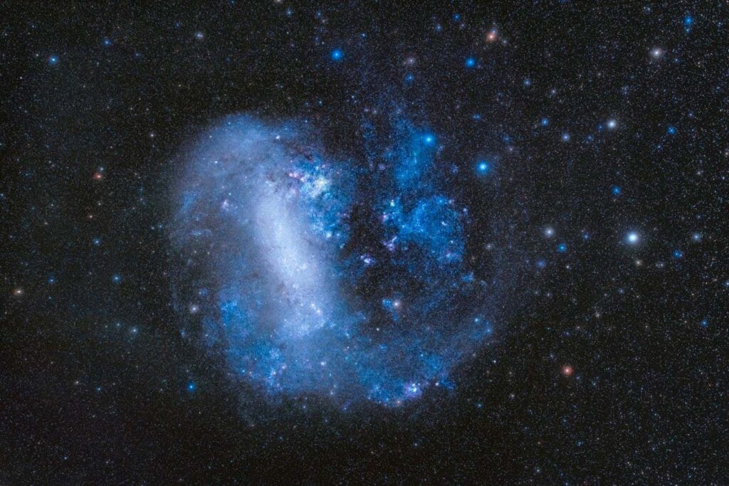 Die benachbarte große magellanische Wolke könnte ein supermassives schwarzes Loch untergebracht- Astronomen finden sich schnell bewegende Sterne, die durch unsere Galaxie zoomen können Die benachbarte große magellanische Wolke könnte ein supermassives schwarzes Loch untergebracht- Astronomen finden sich schnell bewegende Sterne, die durch unsere Galaxie zoomen können