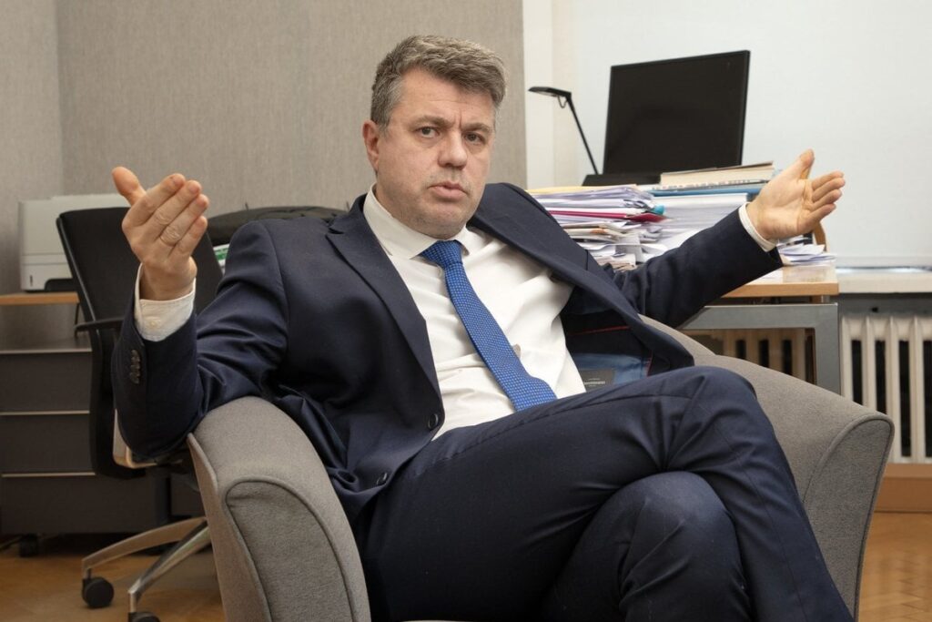 Der Vorsitzende des Vaterlands Urmas Reinsalu erhält seine Show in Postimees im Besitz des großen Downer des Vaterlands