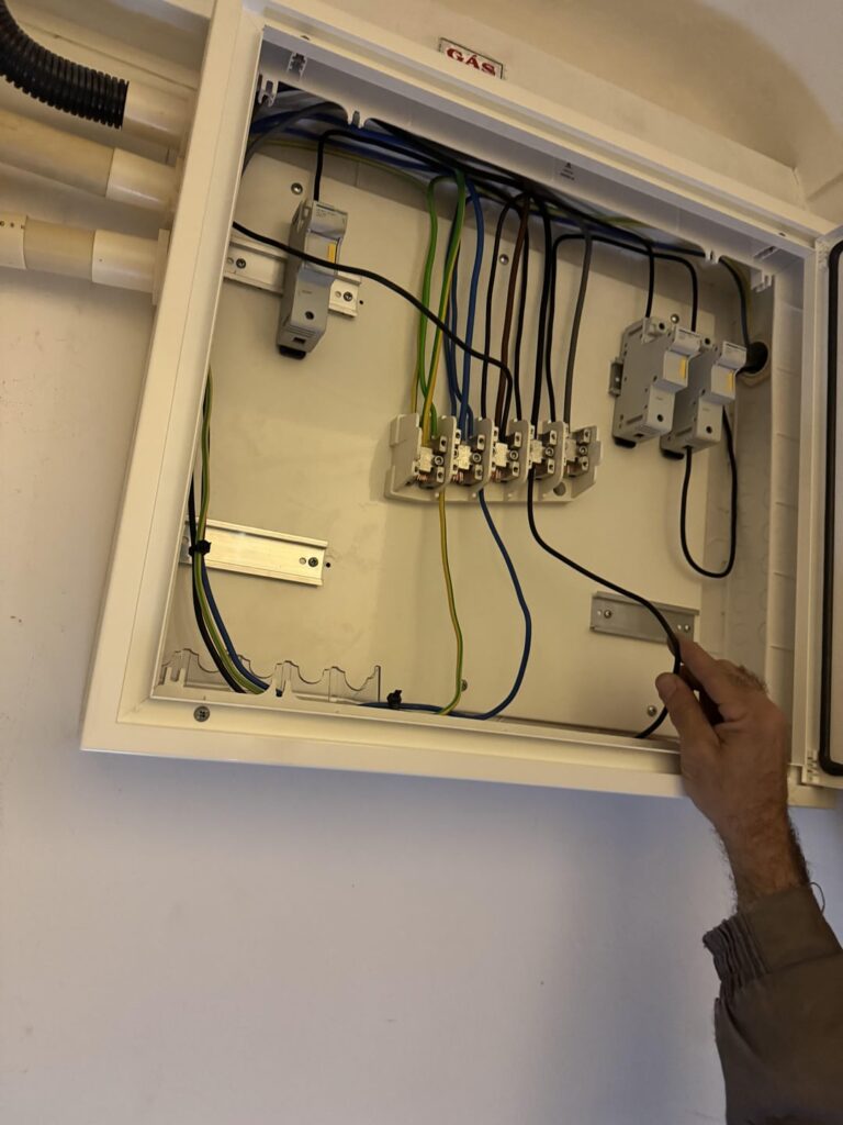 Firma schläft 400 in die Wohnung eingespritzt Firma schläft 400 in die Wohnung eingespritzt