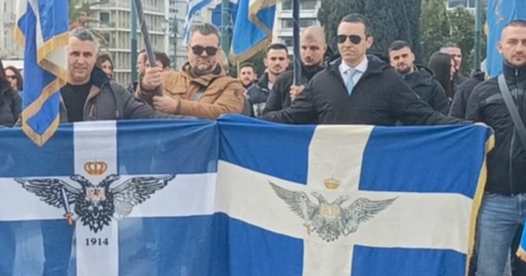 Elias Kassidiaris erhielt die Erlaubnis aus dem Gefängnis und befand sich in einer politischen Kundgebung in der Verfassung