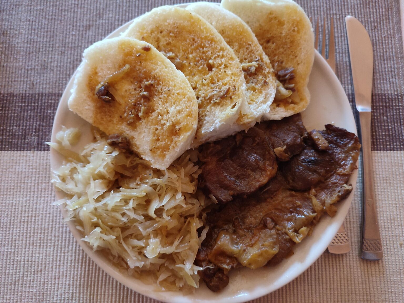 Schweinefleischknödel Kohl