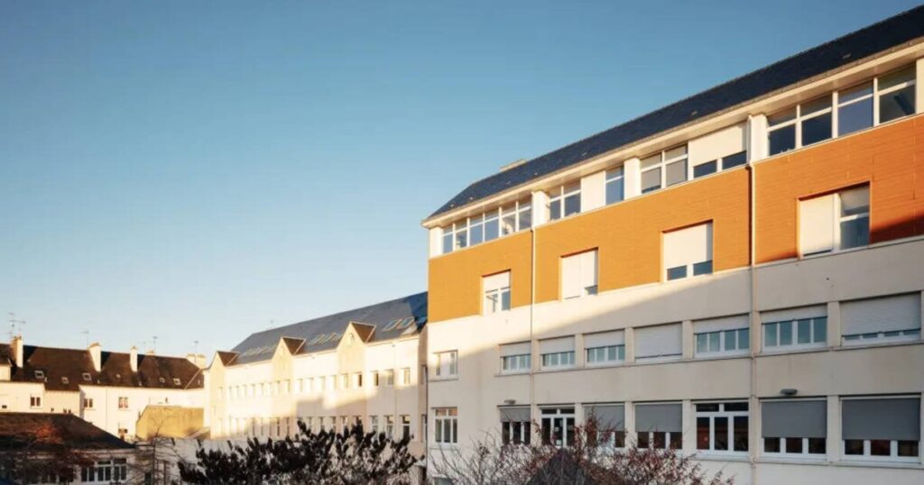 „Unangemessenes Verhalten“ mit Schülern: Ein Direktor der katholischen High School in Saint-Nazaire nach einer Schulreise suspendiert "Unangemessenes Verhalten" mit Schülern: Ein Direktor der katholischen High School in Saint-Nazaire nach einer Schulreise suspendiert