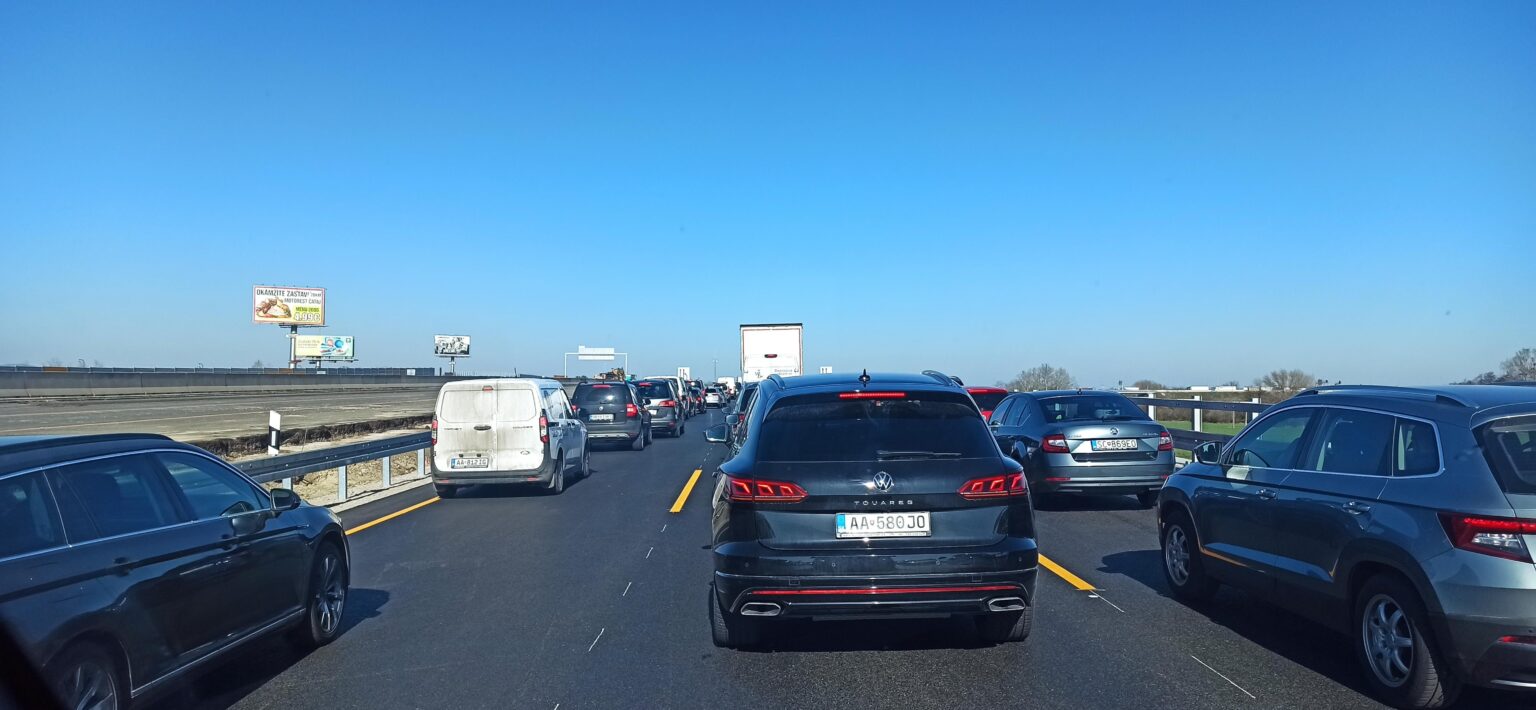 Es ist nicht, wenn ein Sedlák auf D1 von Bratislava in diesem Abschnitt nicht geplant wurde. Kein Tag!