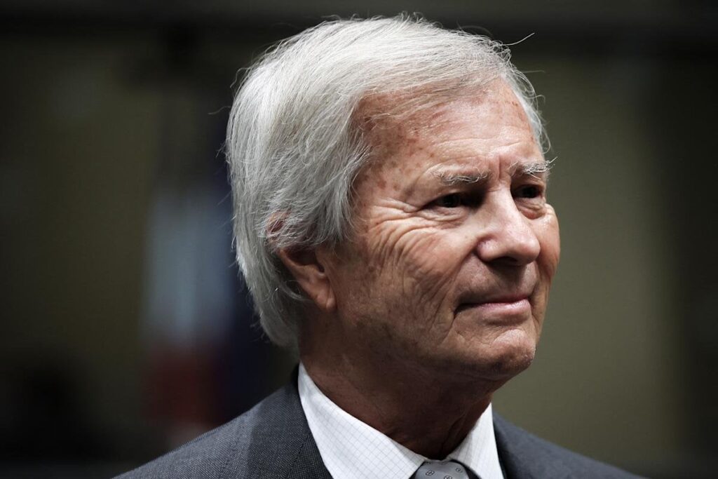 Bercy löscht der Vincent Bolloré -Gruppe eine Geldstrafe von 320 Millionen Euro, LFI prangert einen „Staatsskandal“ an, der „Staatsskandal“ anspricht. Bercy löscht der Vincent Bolloré -Gruppe eine Geldstrafe von 320 Millionen Euro, LFI prangert einen "Staatsskandal" an, der "Staatsskandal" anspricht.