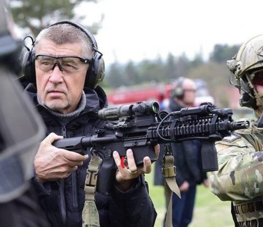 Agent Bures. Auch John Whick Pads Summe ... Angst!